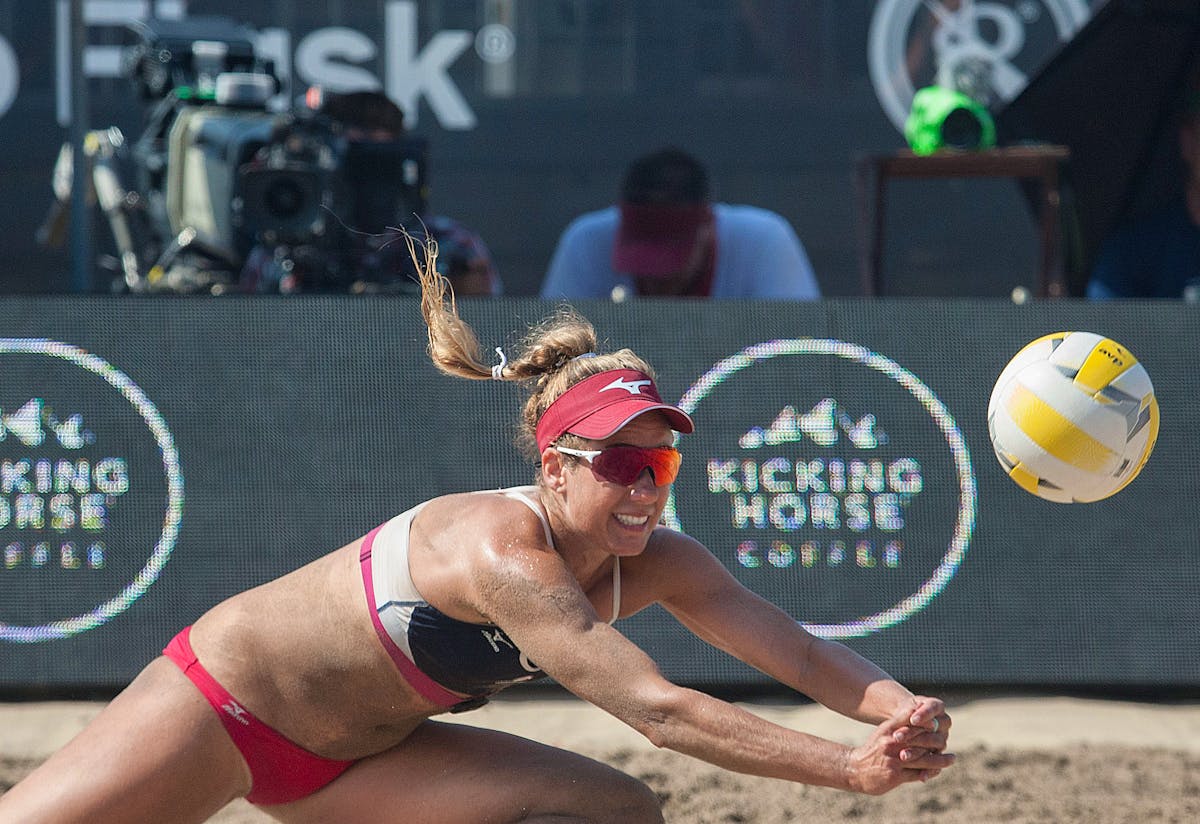 Why there is a debate about the best team in beach volleyball